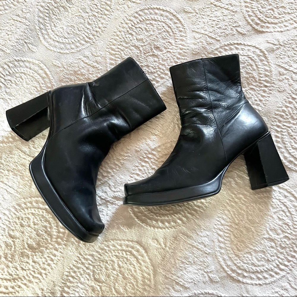 Vintage Nine West Y2k Style black leather chunky boots size 8.5